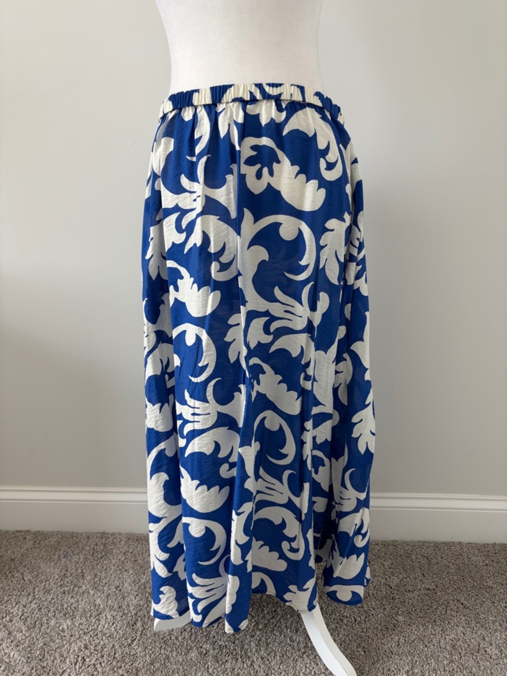 H&M Blue and White Printed Midi Skirt - Picture 3 of 5